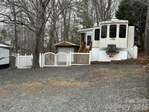 112 Sparrow Lane New London NC 28127