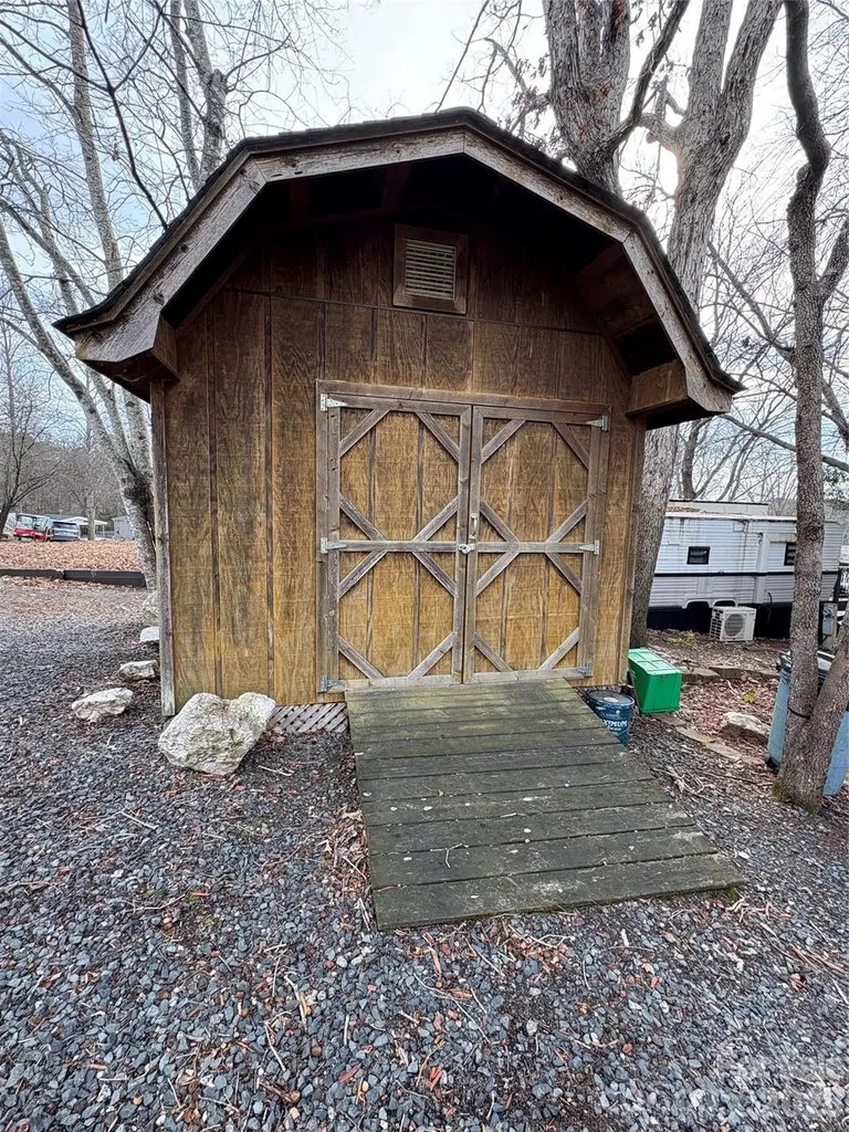 110 Sycamore Street New London NC 28127