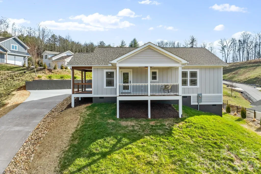 56 White Oak Place Mars Hill NC 28754