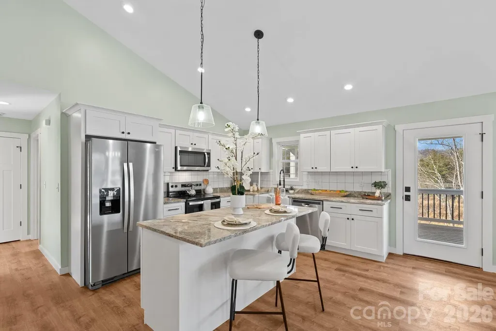 56 White Oak Place Mars Hill NC 28754