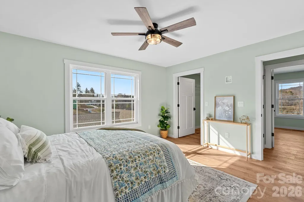 56 White Oak Place Mars Hill NC 28754