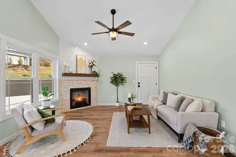 56 White Oak Place Mars Hill NC 28754