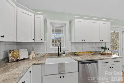 56 White Oak Place Mars Hill NC 28754