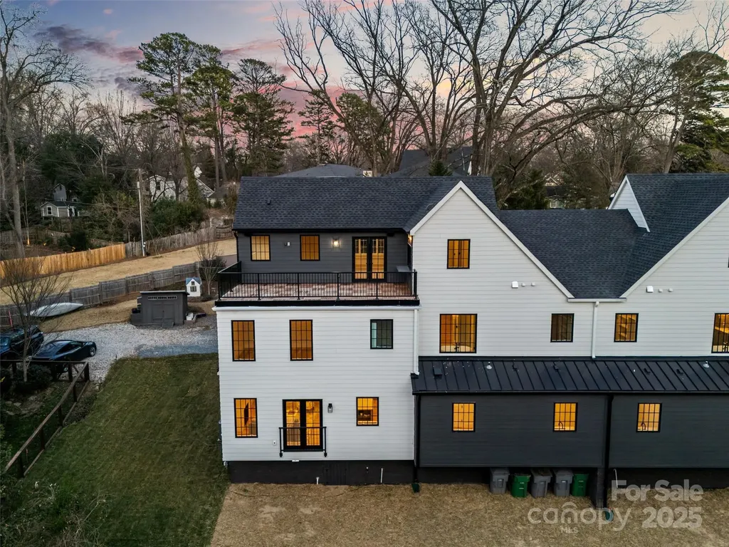 1607 Tippah Park Court Charlotte NC 28205