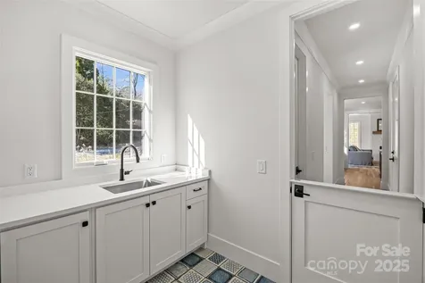 1607 Tippah Park Court Charlotte NC 28205