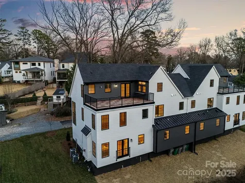 1607 Tippah Park Court Charlotte NC 28205
