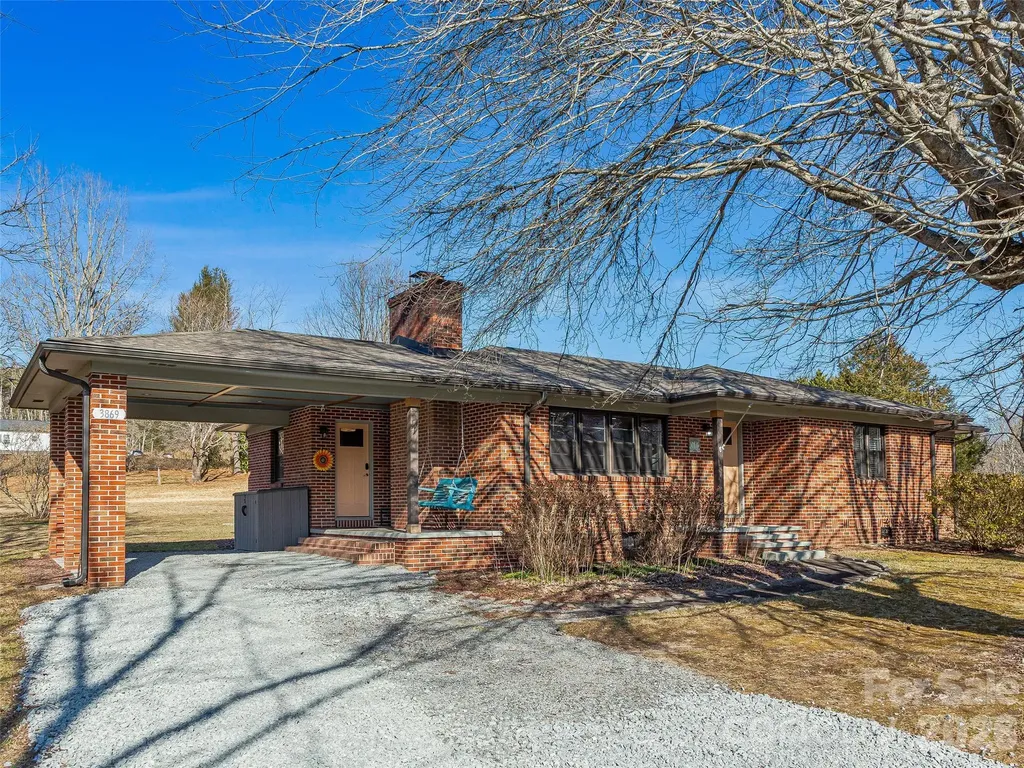 3869 Crab Creek Road Penrose NC 28739