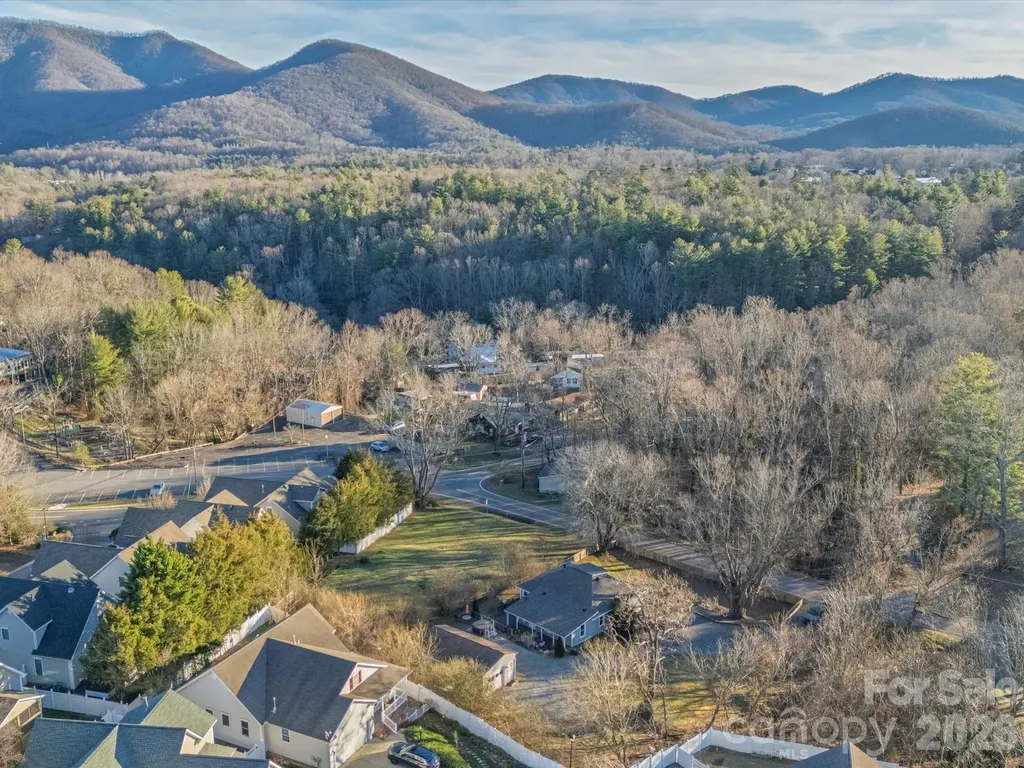 23 Maxwell Road Asheville NC 28805