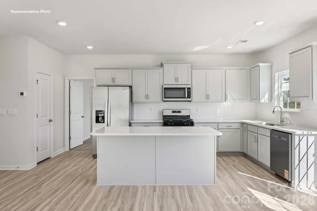 552 Dazzle Loop Newton NC 28658