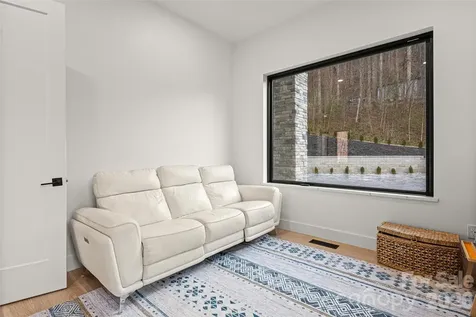22 Chesten Mountain Drive Asheville NC 28803