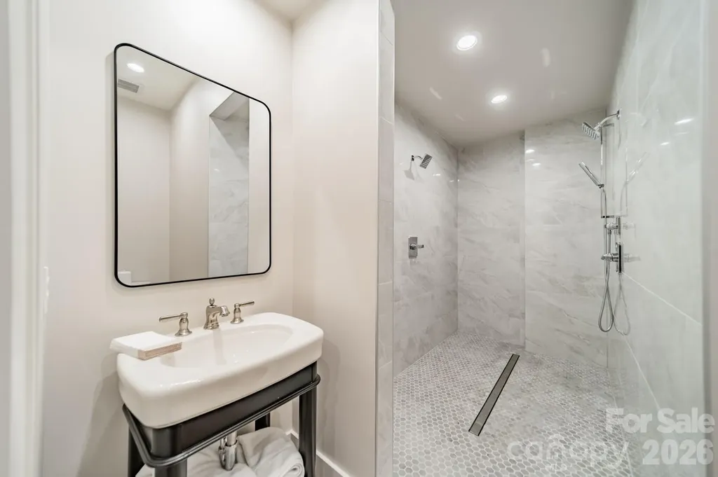 3319 Gresham Place Charlotte NC 28211