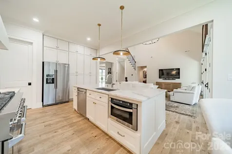 3319 Gresham Place Charlotte NC 28211