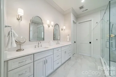 3319 Gresham Place Charlotte NC 28211