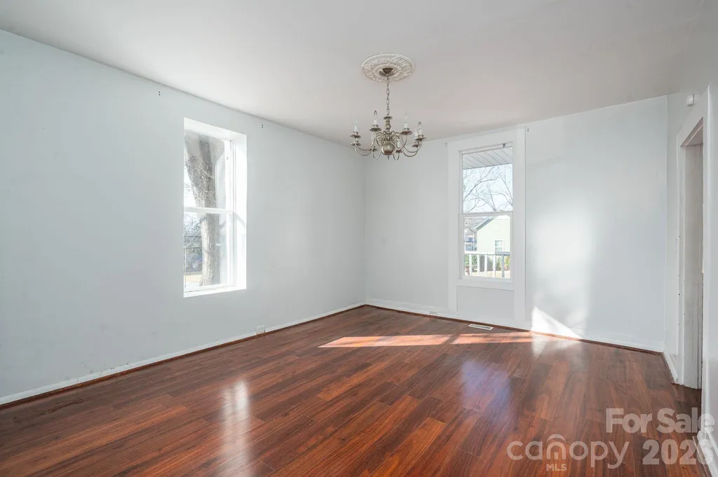 329 W Main Street Lincolnton NC 28092