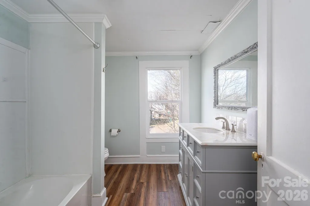 329 W Main Street Lincolnton NC 28092