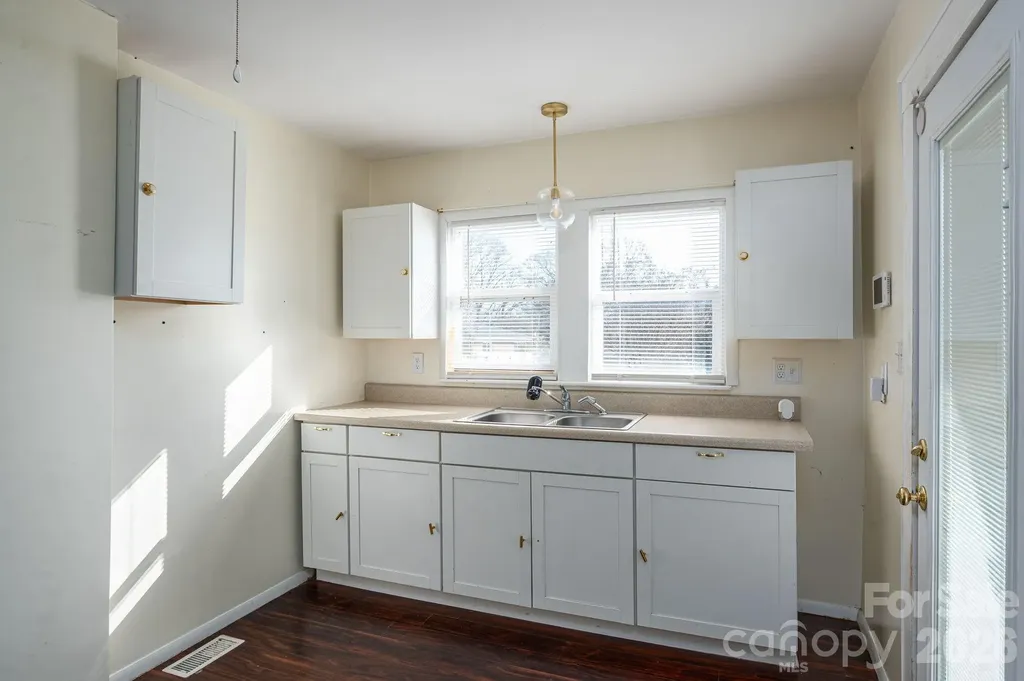 329 W Main Street Lincolnton NC 28092