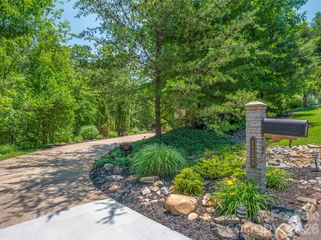 117 Eagles Crest Way Lake Lure NC 28746