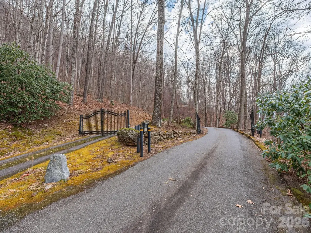 30 Hudson Valley Drive Waynesville NC 28786