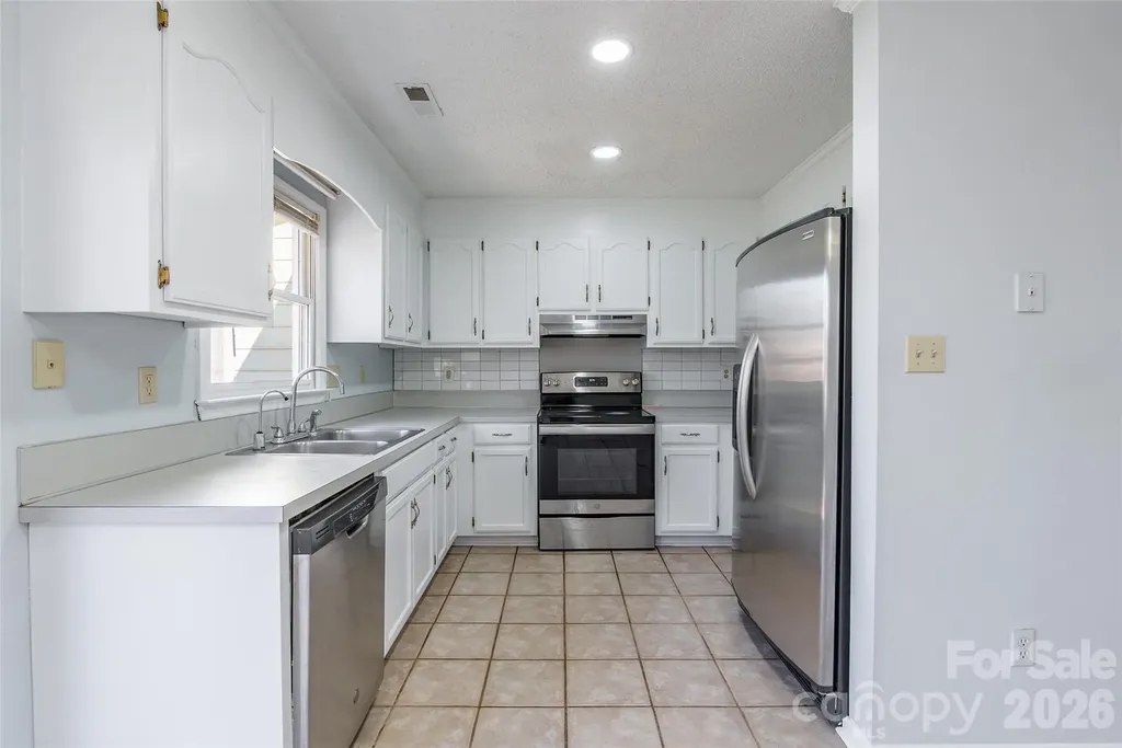 7225 Mcteal Place Charlotte NC 28262