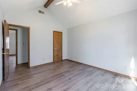 7225 Mcteal Place Charlotte NC 28262