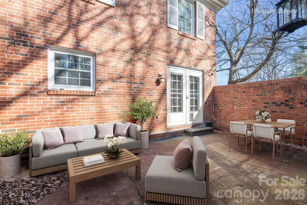 1411 Kensington Road Hendersonville NC 28791