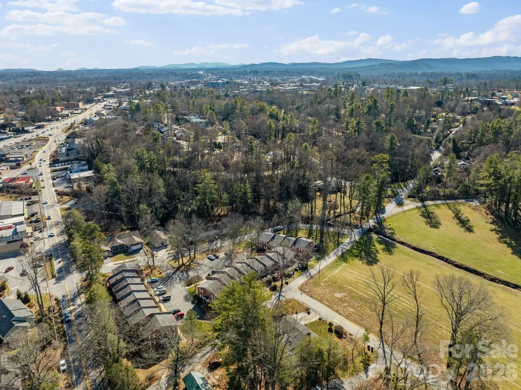 1411 Kensington Road Hendersonville NC 28791