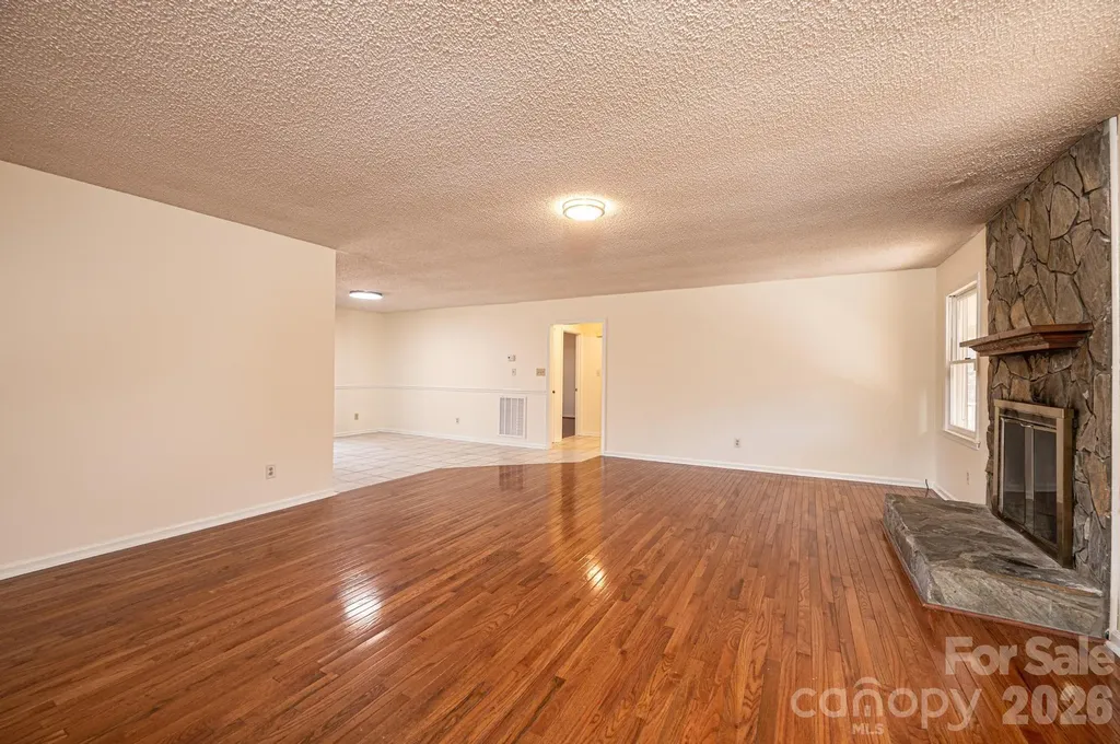 5284 Lisa Lane Hickory NC 28602