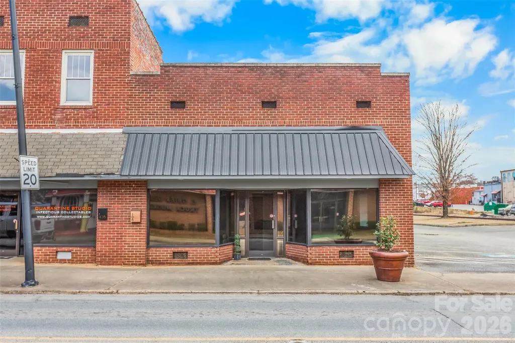 106 N Mountain Street Cherryville NC 28021