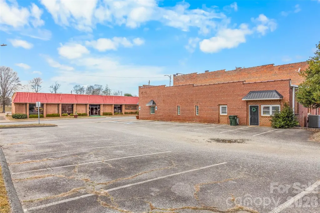106 N Mountain Street Cherryville NC 28021