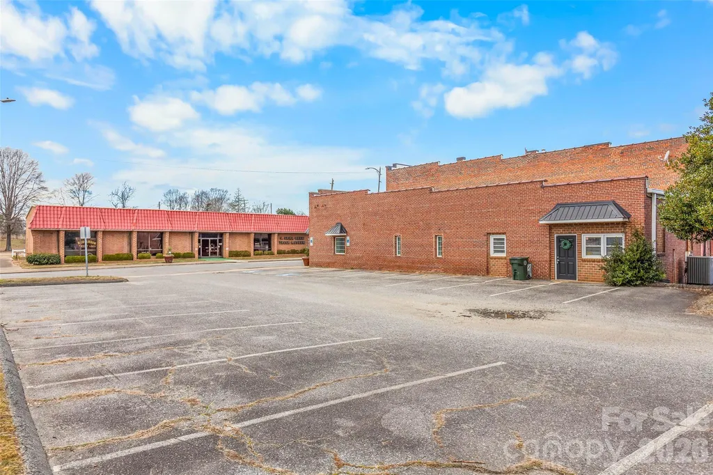 106 N Mountain Street Cherryville NC 28021