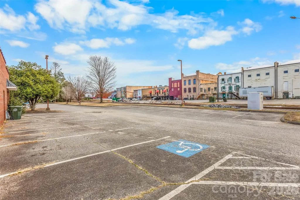 106 N Mountain Street Cherryville NC 28021