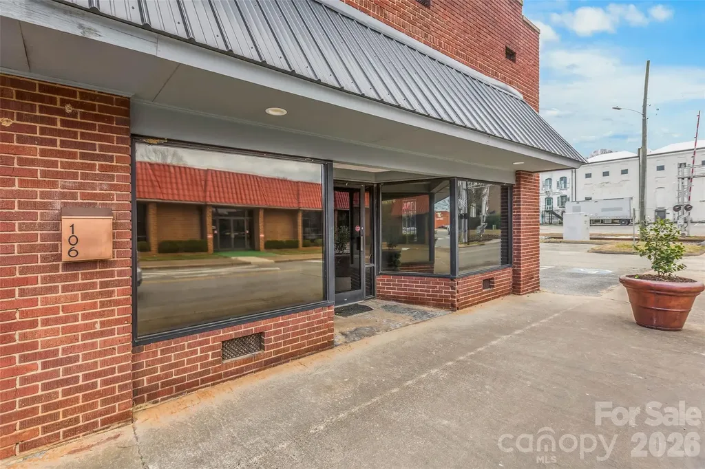 106 N Mountain Street Cherryville NC 28021