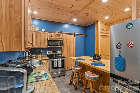 16 Saratoga Drive Nebo NC 28761