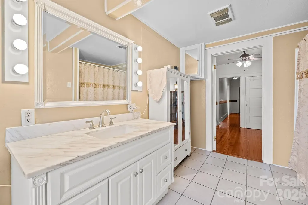 1244 21st Street NE Hickory NC 28601