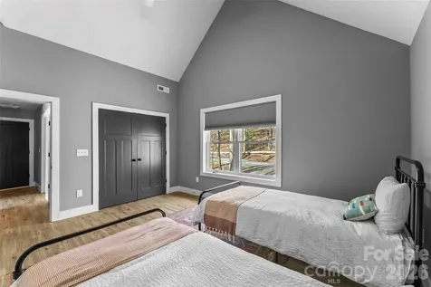 43 Clinchfield Gap Road Marion NC 28752