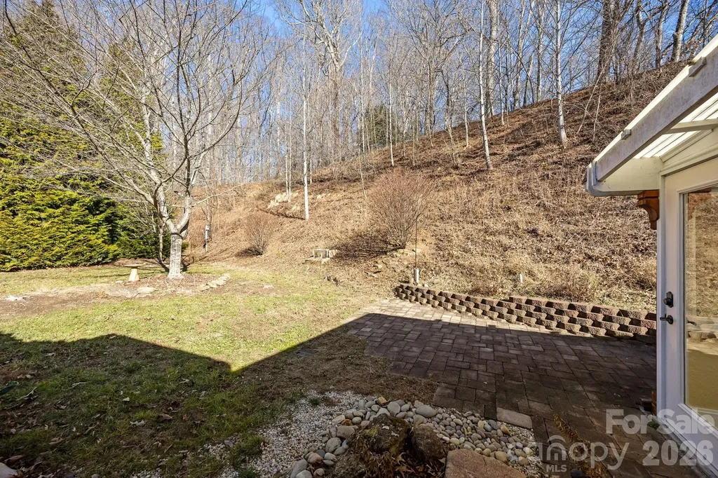 26 Ocaso Drive Asheville NC 28806