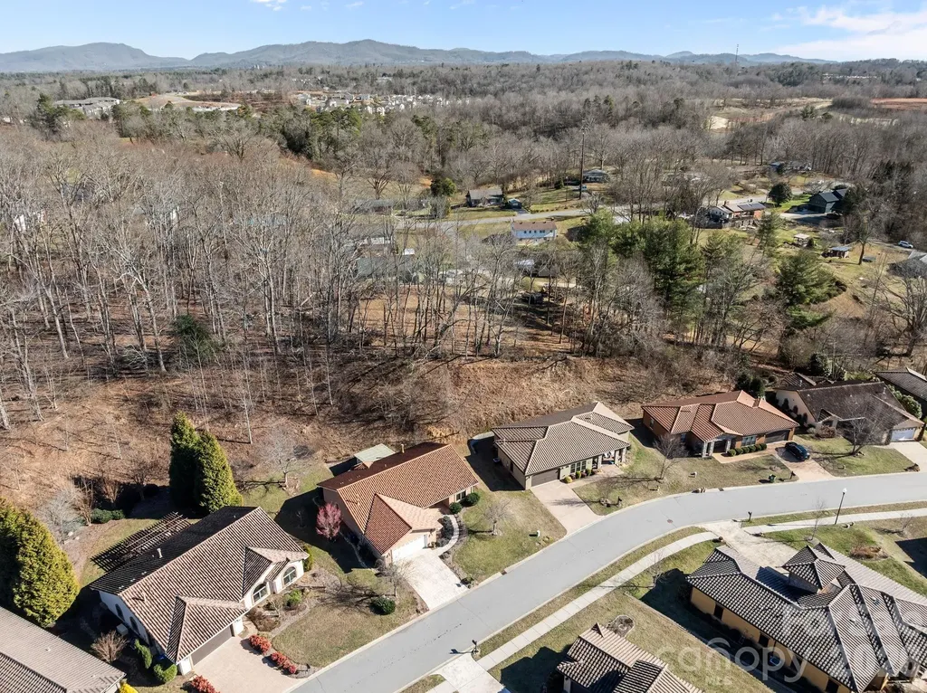 26 Ocaso Drive Asheville NC 28806
