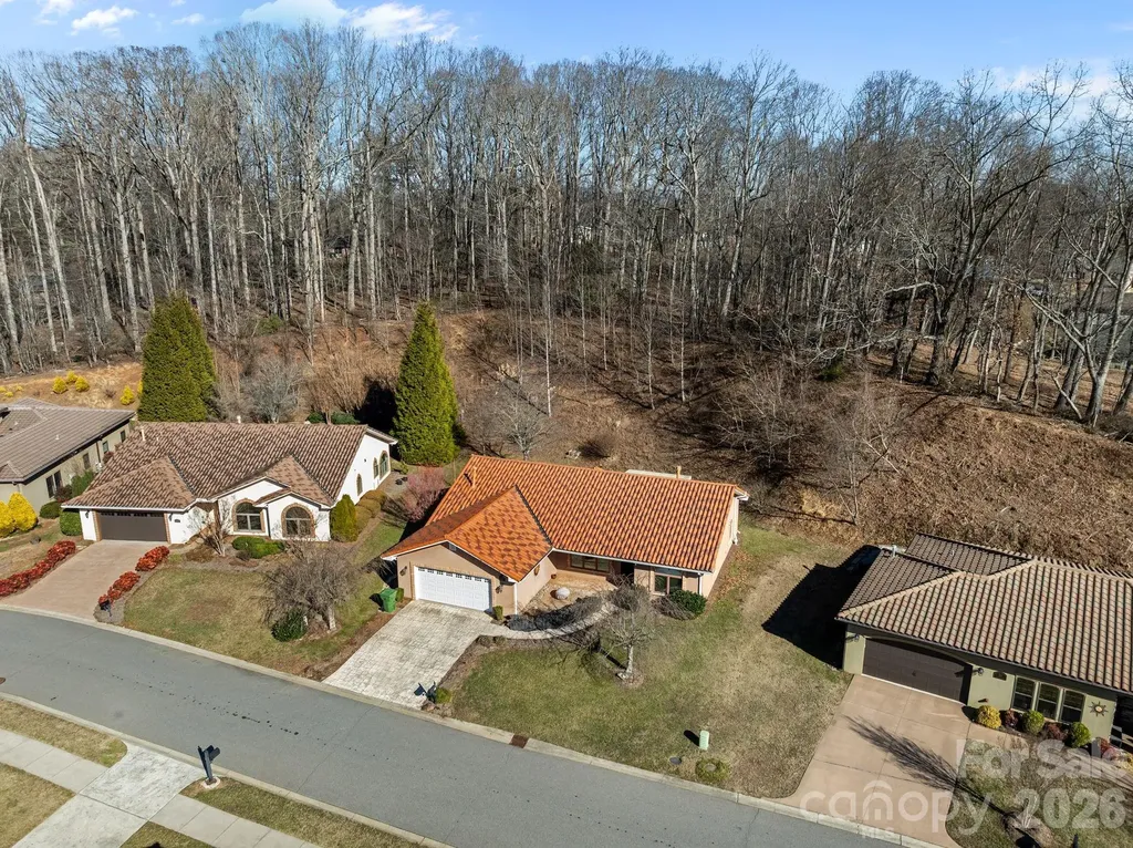 26 Ocaso Drive Asheville NC 28806