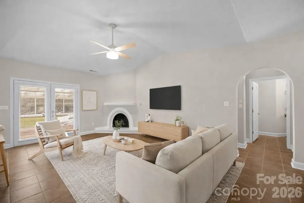 26 Ocaso Drive Asheville NC 28806