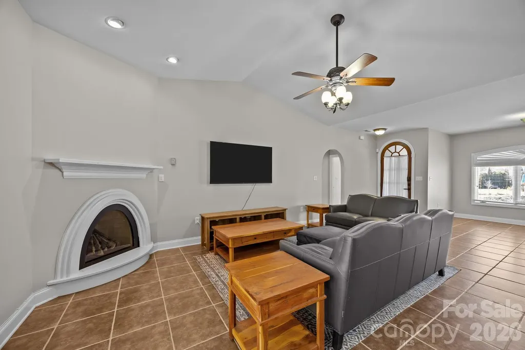 26 Ocaso Drive Asheville NC 28806