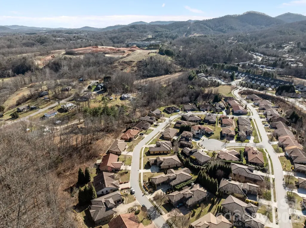 26 Ocaso Drive Asheville NC 28806