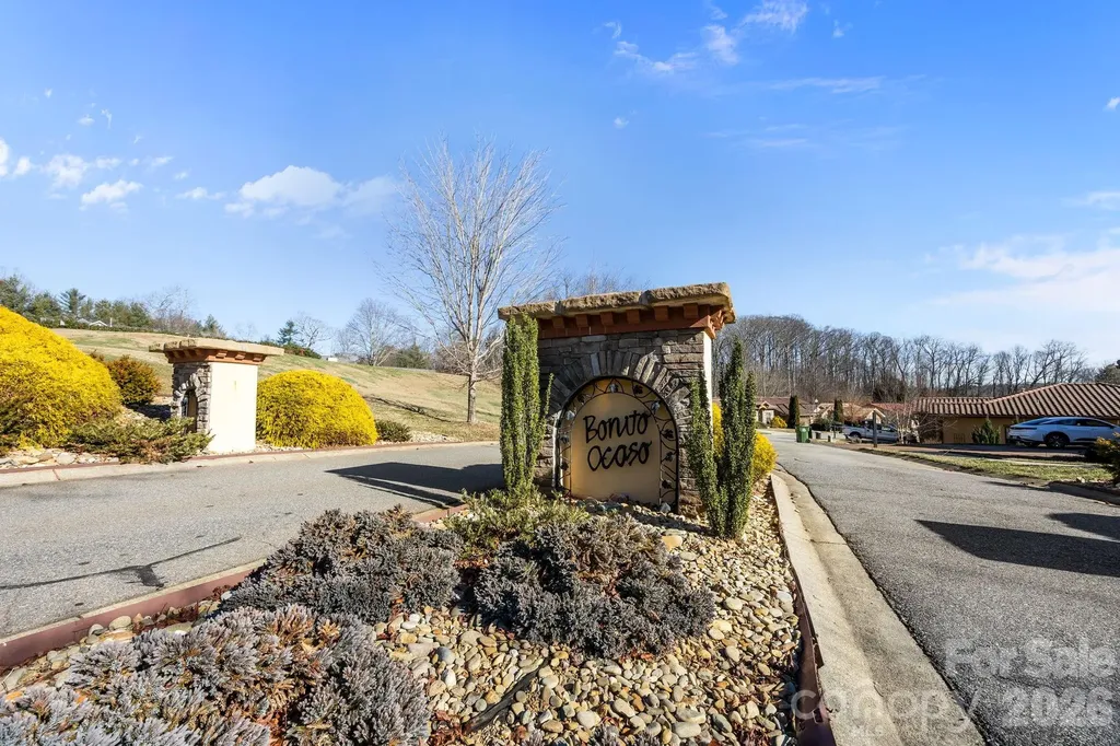 26 Ocaso Drive Asheville NC 28806