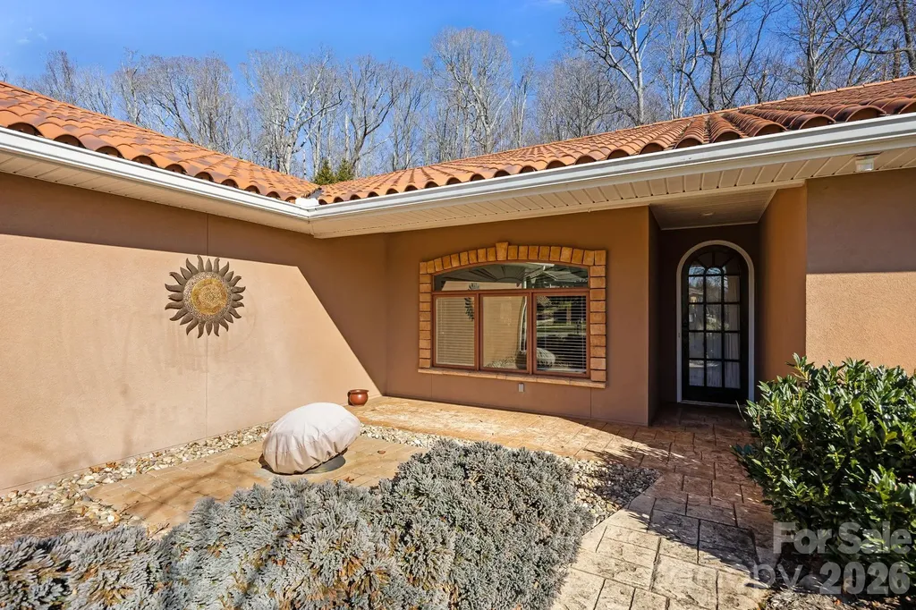 26 Ocaso Drive Asheville NC 28806