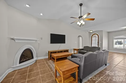 26 Ocaso Drive Asheville NC 28806