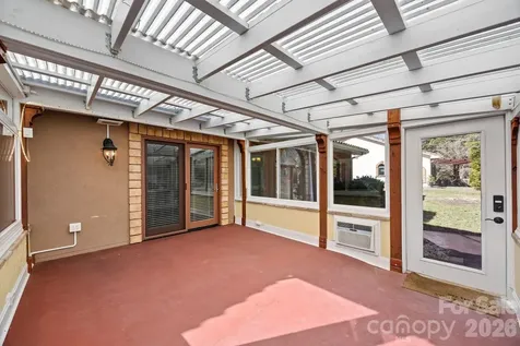 26 Ocaso Drive Asheville NC 28806