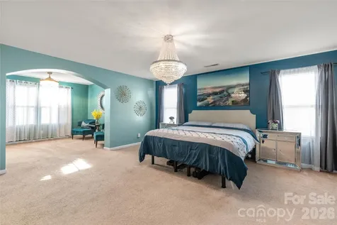 10229 Snowbell Court Charlotte NC 28215