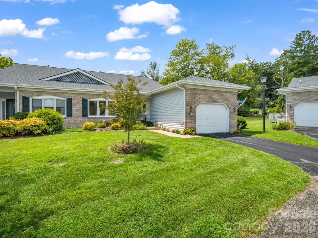 20 Country Meadows Lane Hendersonville NC 28792