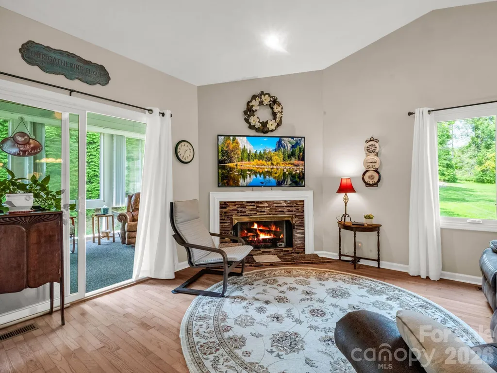 20 Country Meadows Lane Hendersonville NC 28792