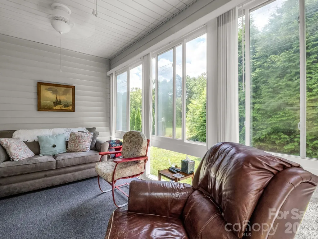 20 Country Meadows Lane Hendersonville NC 28792