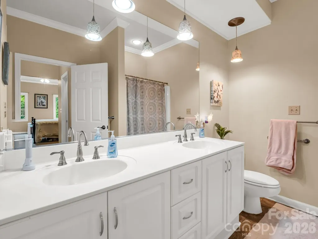 20 Country Meadows Lane Hendersonville NC 28792